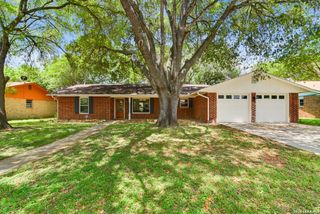 212 Galvin Dr, Seguin, TX 78155