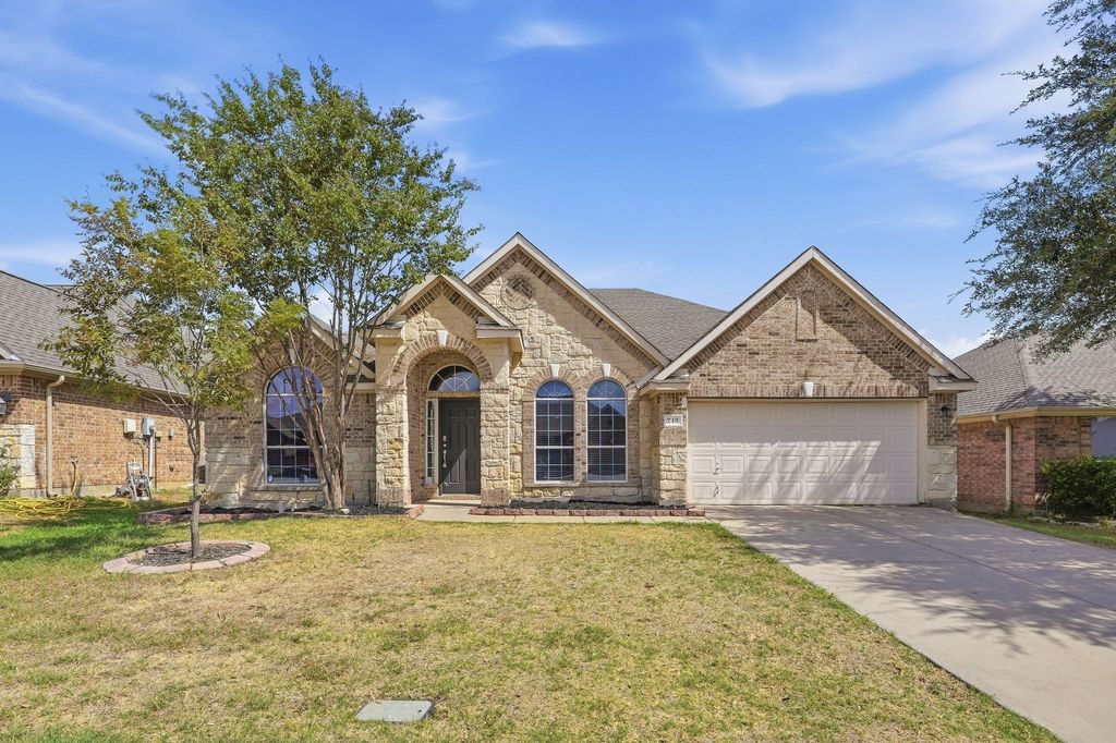 240 Cedar Crest Drive, Justin, TX 76247 — exterior