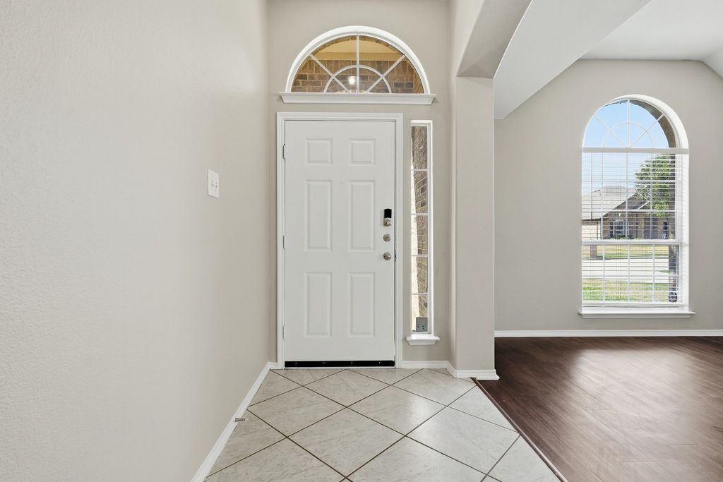 240 Cedar Crest Drive, Justin, TX 76247 — photo 2