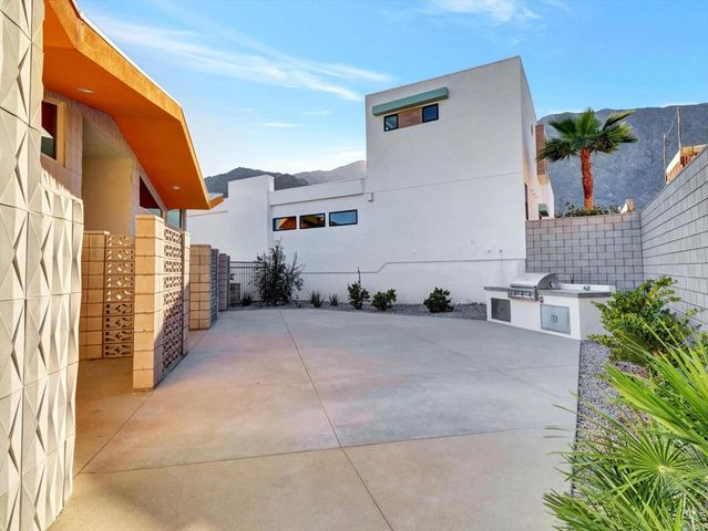 764 Obsidian Loop E, Palm Springs, CA 92264