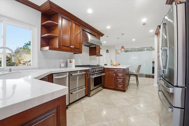 18874 Mount Cimarron Street, Fountain Valley, CA 92708