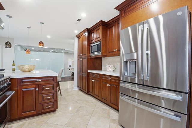 18874 Mount Cimarron Street, Fountain Valley, CA 92708