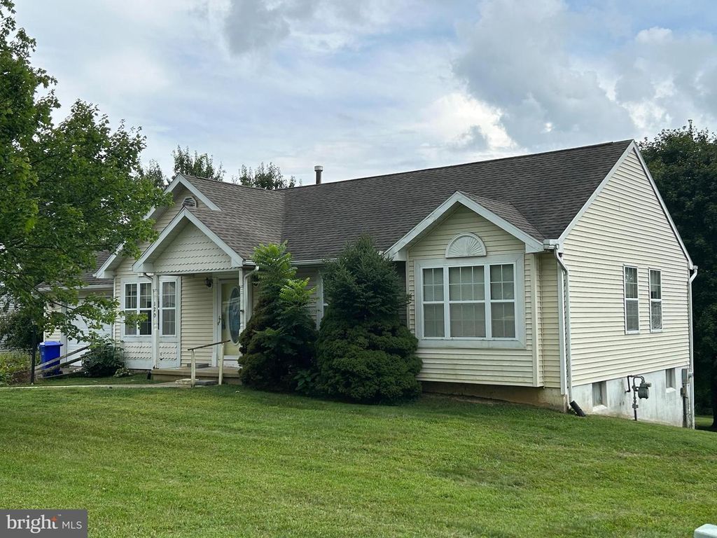 120 CHARLES AVE, Stewartstown, PA 17363