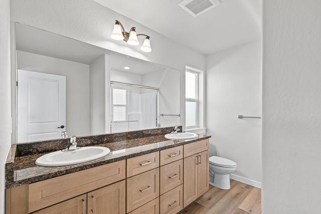 403 N DeAnjou Avenue, Eagle Point, OR 97524