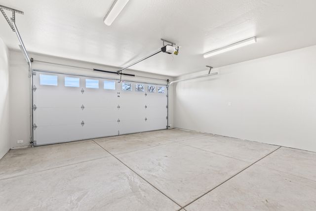 403 N DeAnjou Avenue, Eagle Point, OR 97524