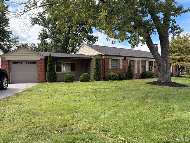 9360 Parkside Drive, Brentwood, MO 63144
