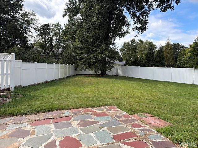 9360 Parkside Drive, Brentwood, MO 63144