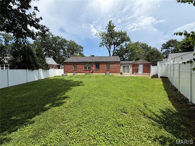 9360 Parkside Drive, Brentwood, MO 63144