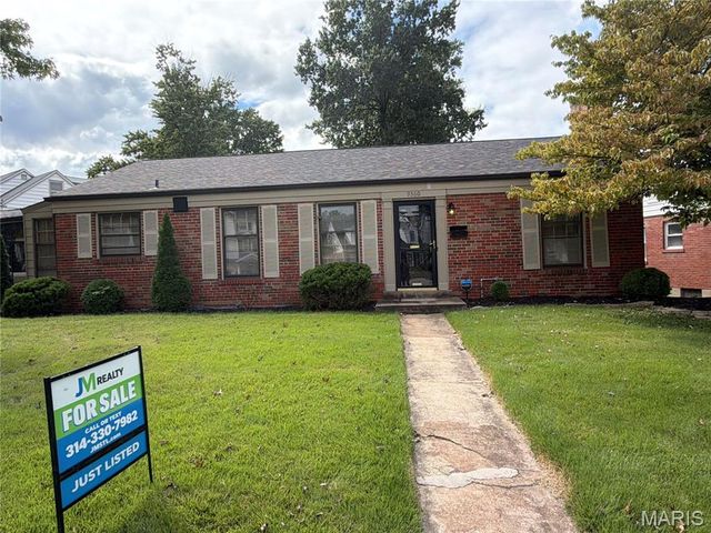 9360 Parkside Drive, Brentwood, MO 63144