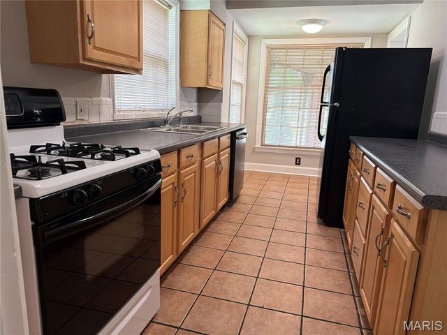9360 Parkside Drive, Brentwood, MO 63144