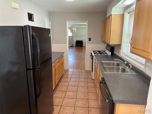 9360 Parkside Drive, Brentwood, MO 63144