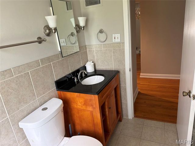 9360 Parkside Drive, Brentwood, MO 63144