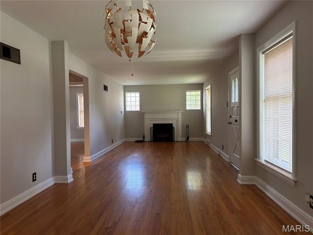 9360 Parkside Drive, Brentwood, MO 63144