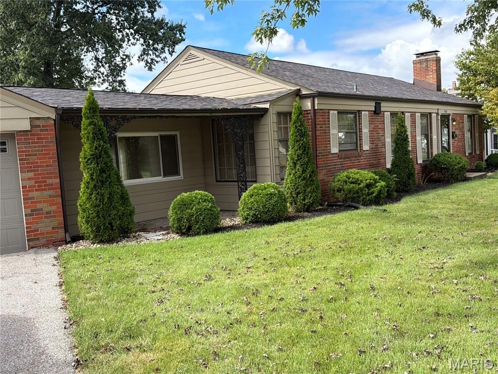 9360 Parkside Drive, Brentwood, MO 63144
