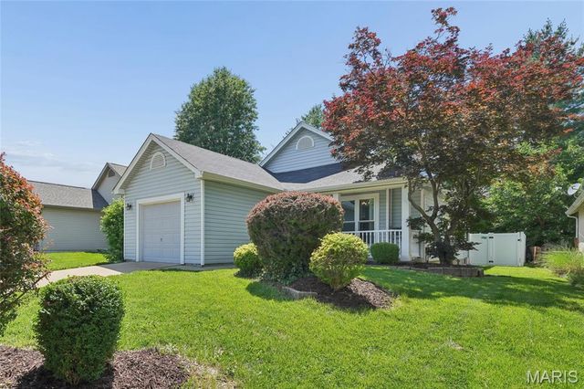 1121 Wild Plum Drive, St Peters, MO 63303