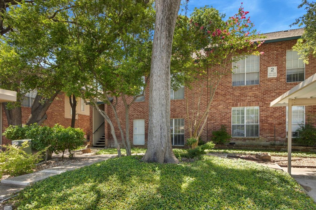 8601 Park Lane 221, Dallas, TX 75231