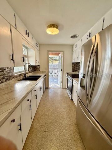 5300 18 STREET, Zephyrhills, FL 33542