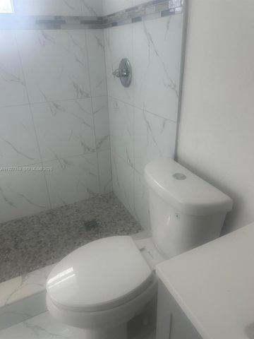 6750 Allen St, Hollywood, FL 33024