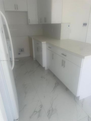 6750 Allen St, Hollywood, FL 33024