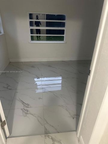 6750 Allen St, Hollywood, FL 33024