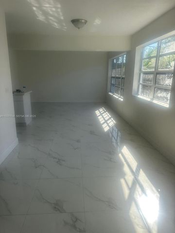 6750 Allen St, Hollywood, FL 33024