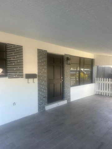 6750 Allen St, Hollywood, FL 33024