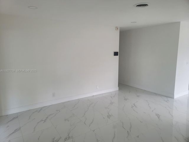 6750 Allen St, Hollywood, FL 33024