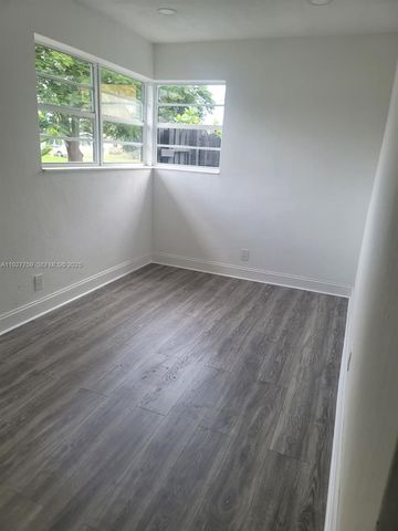 6750 Allen St, Hollywood, FL 33024