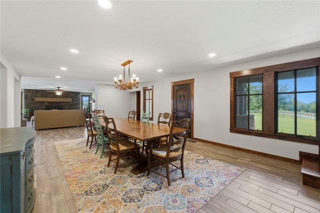 12265 S Pleasant Valley Road, Gentry, AR 72734