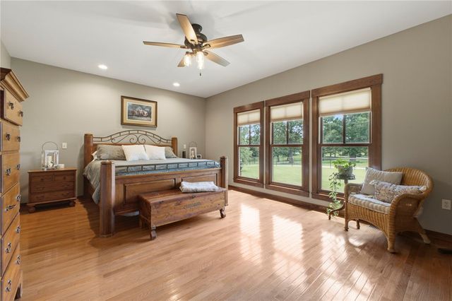 12265 S Pleasant Valley Road, Gentry, AR 72734