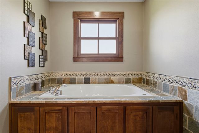 12265 S Pleasant Valley Road, Gentry, AR 72734