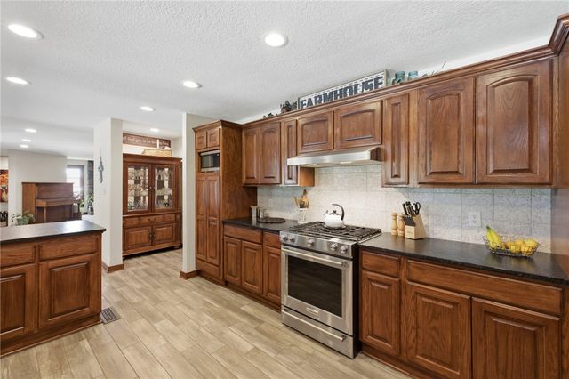 12265 S Pleasant Valley Road, Gentry, AR 72734