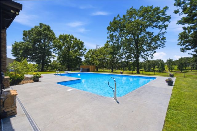 12265 S Pleasant Valley Road, Gentry, AR 72734