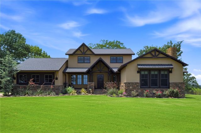 12265 S Pleasant Valley Road, Gentry, AR 72734
