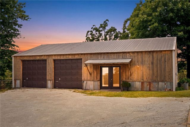 12265 S Pleasant Valley Road, Gentry, AR 72734