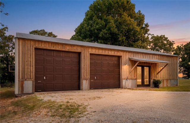 12265 S Pleasant Valley Road, Gentry, AR 72734