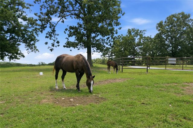 12265 S Pleasant Valley Road, Gentry, AR 72734