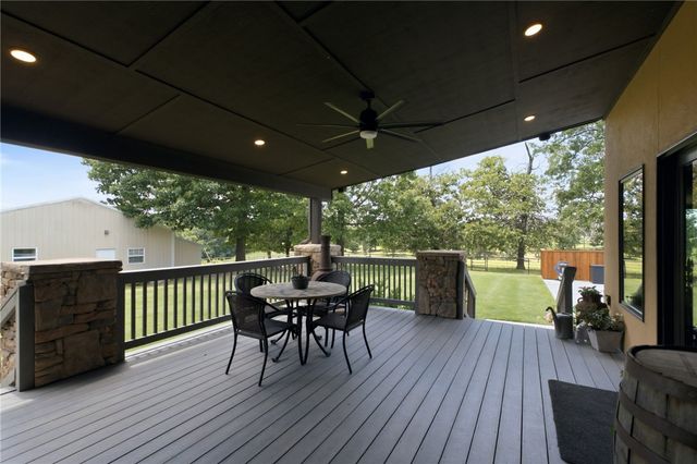 12265 S Pleasant Valley Road, Gentry, AR 72734