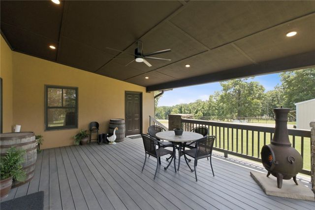 12265 S Pleasant Valley Road, Gentry, AR 72734