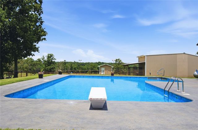 12265 S Pleasant Valley Road, Gentry, AR 72734