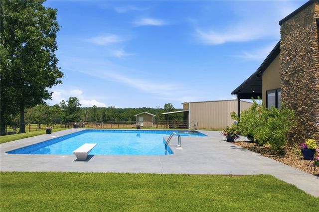 12265 S Pleasant Valley Road, Gentry, AR 72734