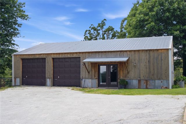 12265 S Pleasant Valley Road, Gentry, AR 72734