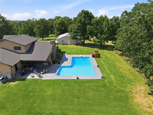 12265 S Pleasant Valley Road, Gentry, AR 72734