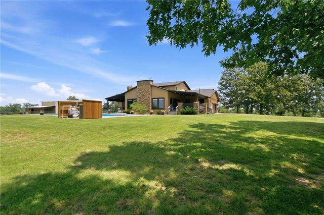 12265 S Pleasant Valley Road, Gentry, AR 72734