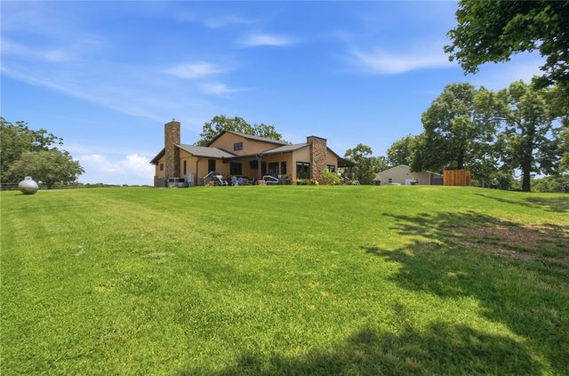 12265 S Pleasant Valley Road, Gentry, AR 72734