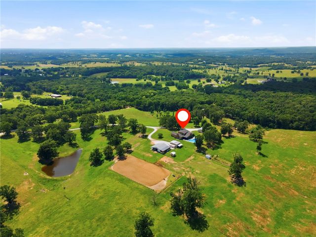 12265 S Pleasant Valley Road, Gentry, AR 72734