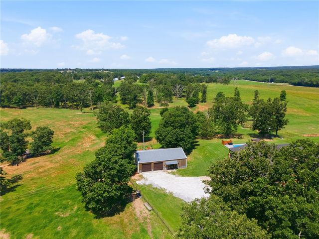 12265 S Pleasant Valley Road, Gentry, AR 72734