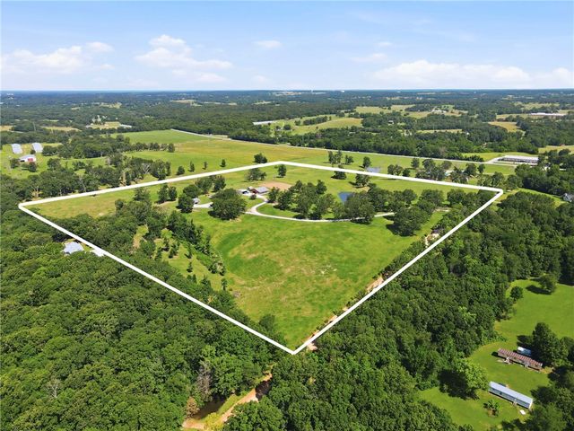 12265 S Pleasant Valley Road, Gentry, AR 72734