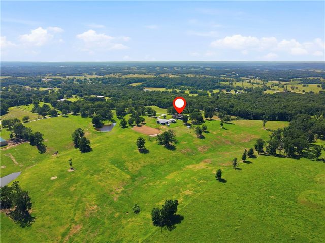 12265 S Pleasant Valley Road, Gentry, AR 72734