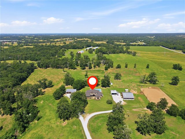 12265 S Pleasant Valley Road, Gentry, AR 72734
